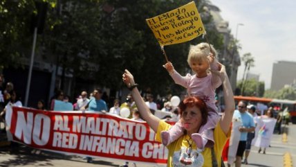   Organizaciones protestaron contra el maltrato a niños desde las instituciones 
