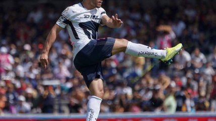   Marcelo Díaz posó con su versión digital del FIFA 18 