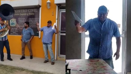   Hombre celebró su divorcio con banda musical fuera del registro civil 