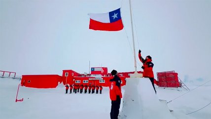   Así fue el izamiento de la bandera en el confín más austral de Chile 