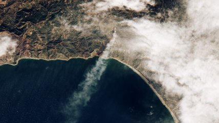   Imágenes satelitales muestran avance de los incendios en Los Ángeles 
