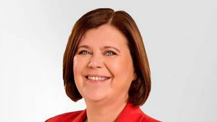  Ministra de Islandia renunció tras admitir que tuvo un hijo con menor de edad hace 30 años  