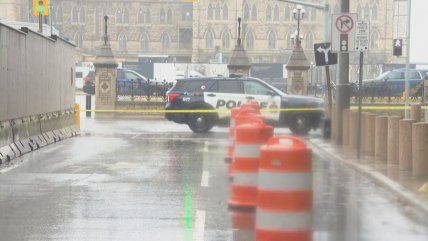  Obligó a evacuar: Hombre se parapetó en el Parlamento canadiense  