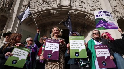   Supremo británico dicta que el término 'mujer' está determinado por el sexo biológico 