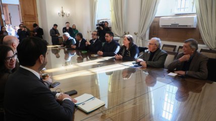  Oficialismo se articula tras primaria: Apoyo a Jara y llamado a incluir a la DC  