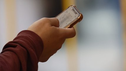   Incluirá inhibidores de señal: Lo Barnechea regulará uso de teléfonos en colegios 