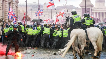   Londres: Protesta de ultraderecha contra la inmigración dejó 26 policías heridos 