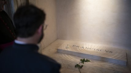   Presidente Boric visitó la tumba del papa Francisco 