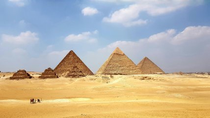   Egipto: Tres turistas detenidos por tratar de fotografiarse desnudos en las pirámides 