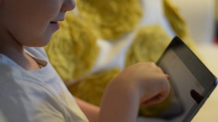   Creciendo Juntos: Consejos para limitar el uso de pantallas en verano 