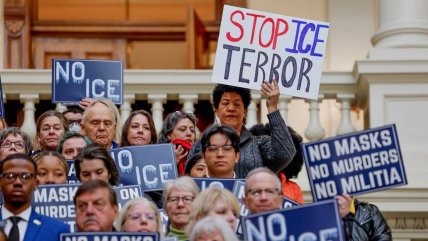   El 46% de los estadounidenses apoya abolir ICE, según encuesta 