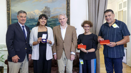  Senado entregó medalla a Bárbara Hernández por sus éxitos deportivos en aguas gélidas 