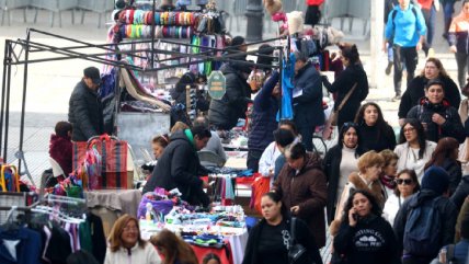   Municipio busca erradicar el comercio ambulante de la Plaza de Puente Alto 
