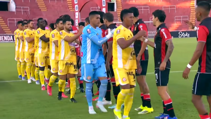   Increíble: Jugador en Perú fue reemplazado porque rompió su camiseta y no había recambio 