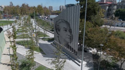   Así se ve el monumento a Gabriela Mistral y nuevo espacio público en eje Alameda-Providencia 