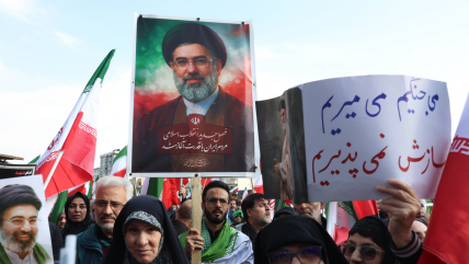   El líder supremo de Irán llama a 