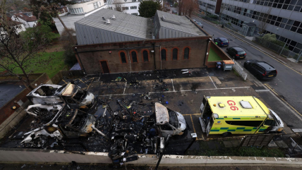   Incendian cuatro ambulancias pertenecientes a la comunidad judía en Londres 