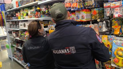   Punta Arenas: Aduanas incautó miles de productos falsos en malls chinos 