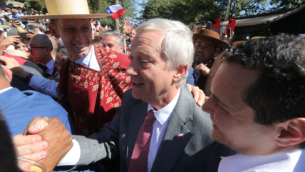   Presidente Kast asistió a la Medialuna de Rancagua para la final del Champion de Chile 